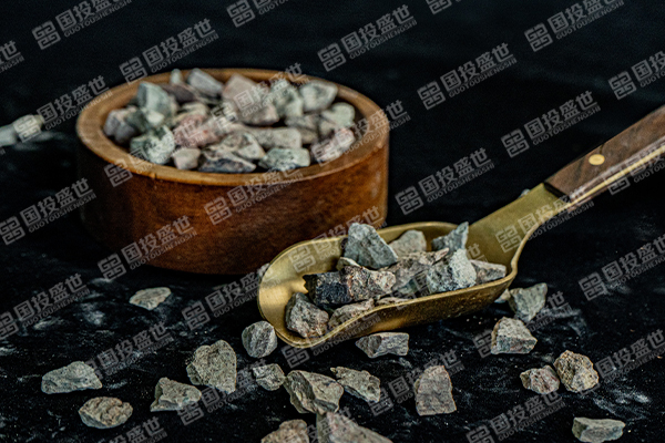 當前國際上有哪些行業和企業使用沸石？